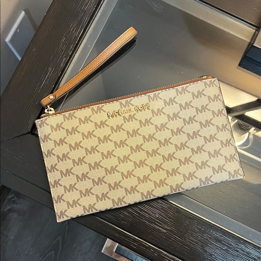 Michael Kors Pouch Wristlet
